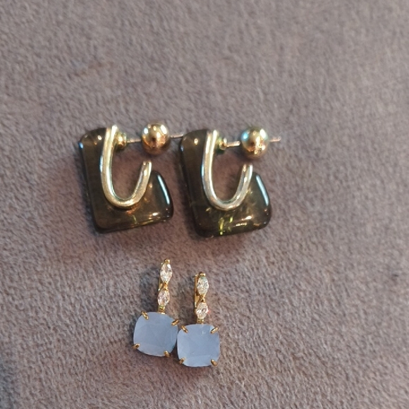 Elegant Gold and Black Earrings Set - Picture 1 of 3